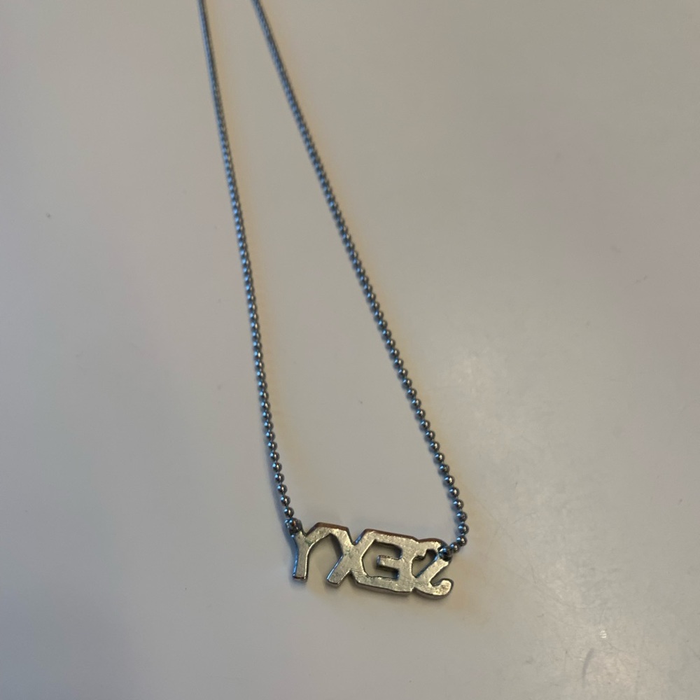 Necklace With Rhinestones - Picture 5 of 7